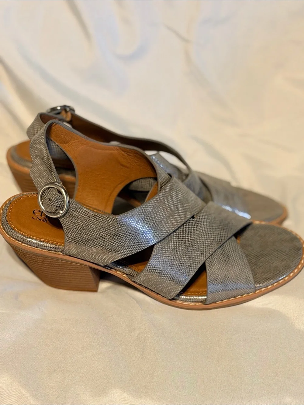 Eurosoft by Sofft Women’s Metallic Silver Criss Cross Comfort Sandals 8.5 NWOT